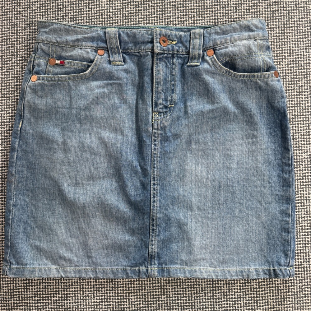 Tommy Hilfiger Womens Light Wash Denim Mini Skirt Size 6 Flap Pocket Vintage Y2K
